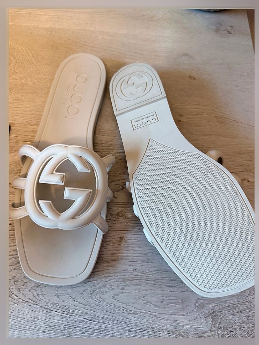 Gucci White Interlocking GG Slide Sandals Size 39